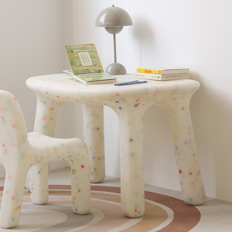 Kids Outdoor Furniture - ชุดโต๊ะและเก้าอี้สำหรับเด็กพร้อมพนักพิง เก้าอี้เตี้ยน่ารักสำหรับเด็กเล็ก ใช้ในโรงเรียนอนุบาลหรือกลางแจ้ง ทำจากพลาสติกแข็งแรงทนทาน